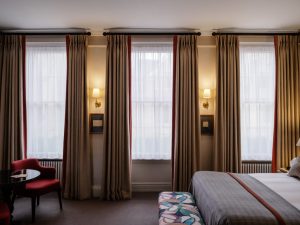 0005 - 2021 - Old Bank Hotel - Oxford - High res - Bedroom Windows - Web Feature