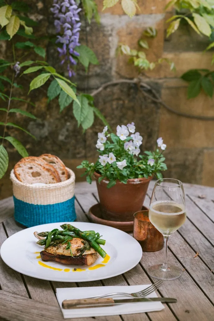 0061 - 2022 - Parsonage Grill - Oxford - High Res - Outdoor Dining Pork Cutlet White Wine Bread Wisteria - Web Feature