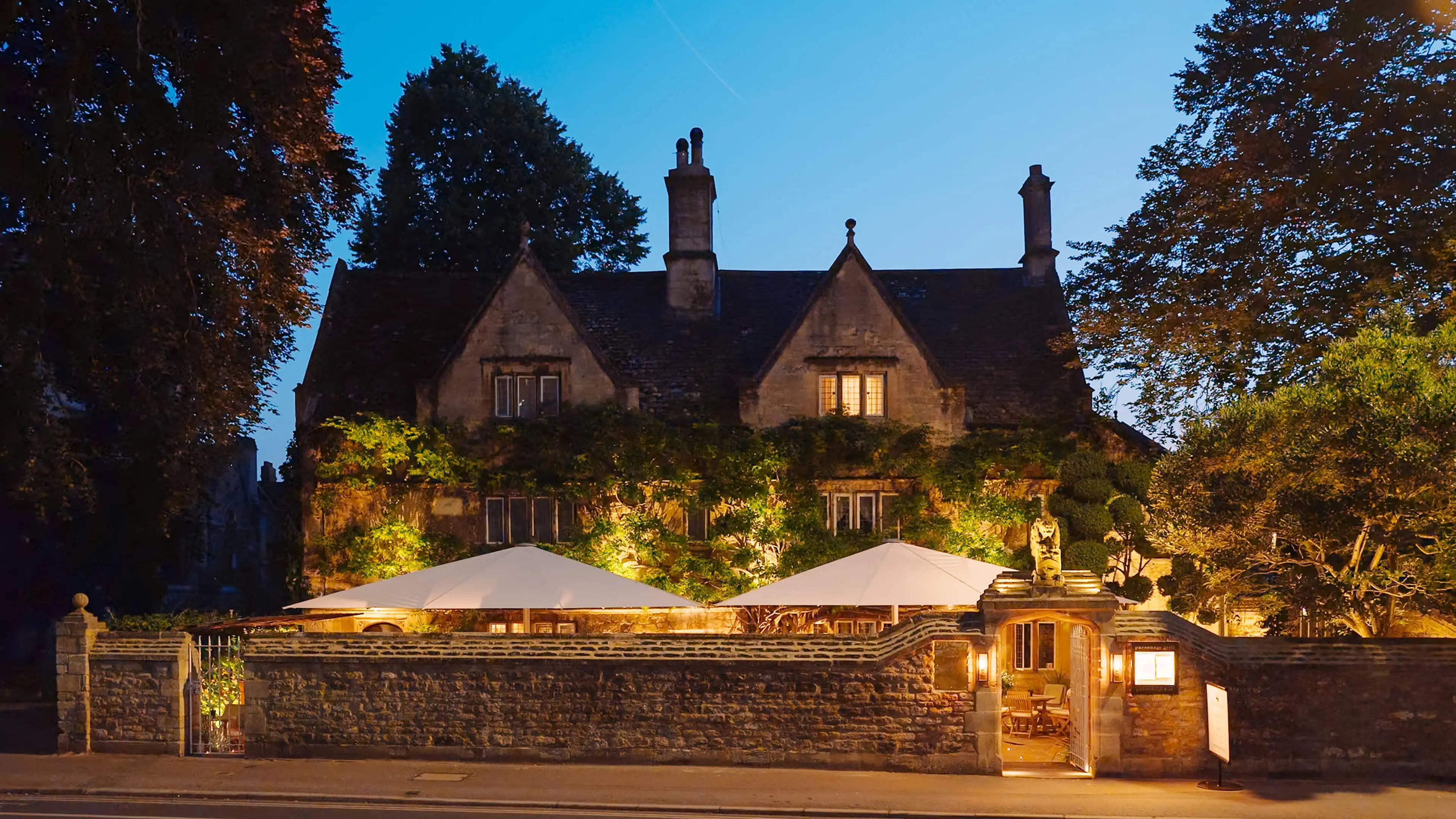 Old Parsonage Hotel Oxford | Boutique Hotel Terrace at night